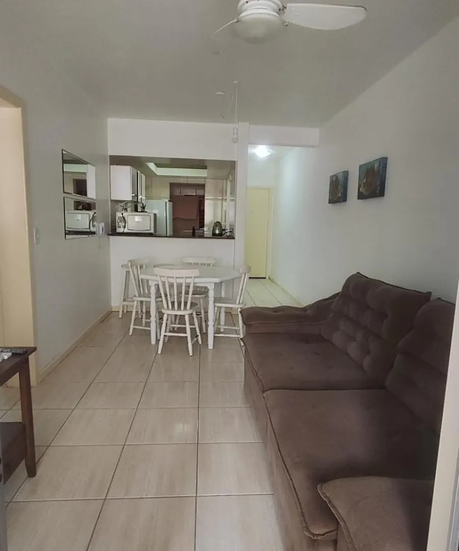 Quarto Em Apto - Para Mulheres Laguna 0*,  Brazília